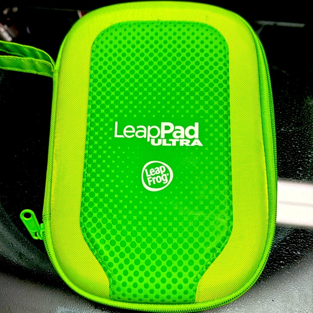 LeapPad Ultra carrying case (device not included) and 6 games.